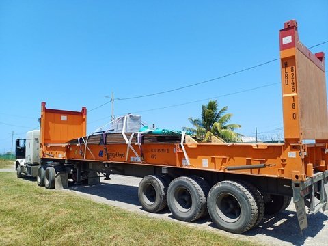Carga sobredimensionada en plataforma flat rack
